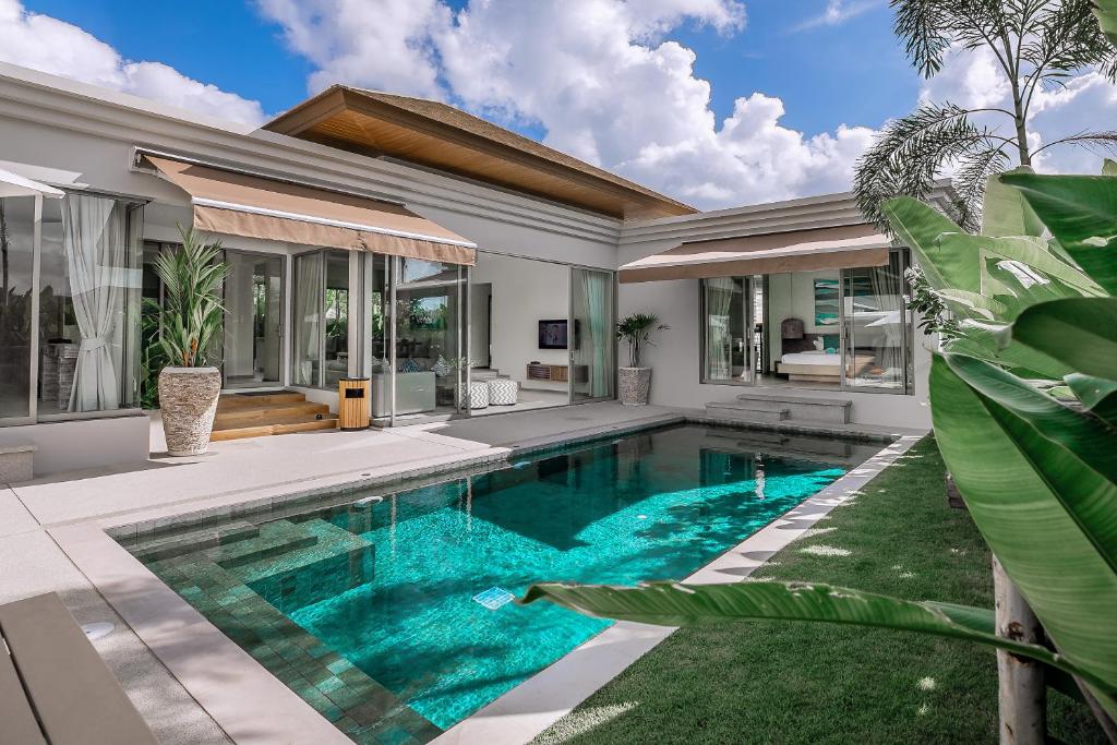 Modern 3BR Villa with Private Pool and BBQ photo 1