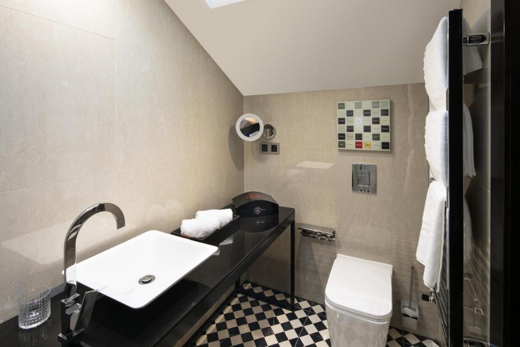 Двухместный (Небольшой двухместный номер с 1 кроватью), Quentin Prague Hotel