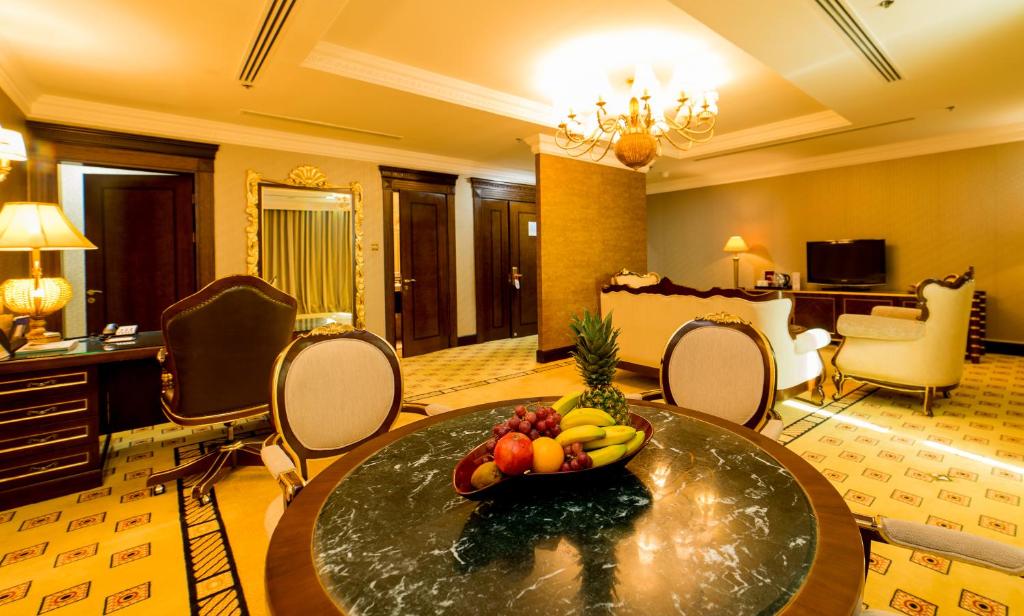 Двухместный (Люкс«Амбассадор» с 1 спальней), Отель Grand Excelsior Hotel Al Barsha