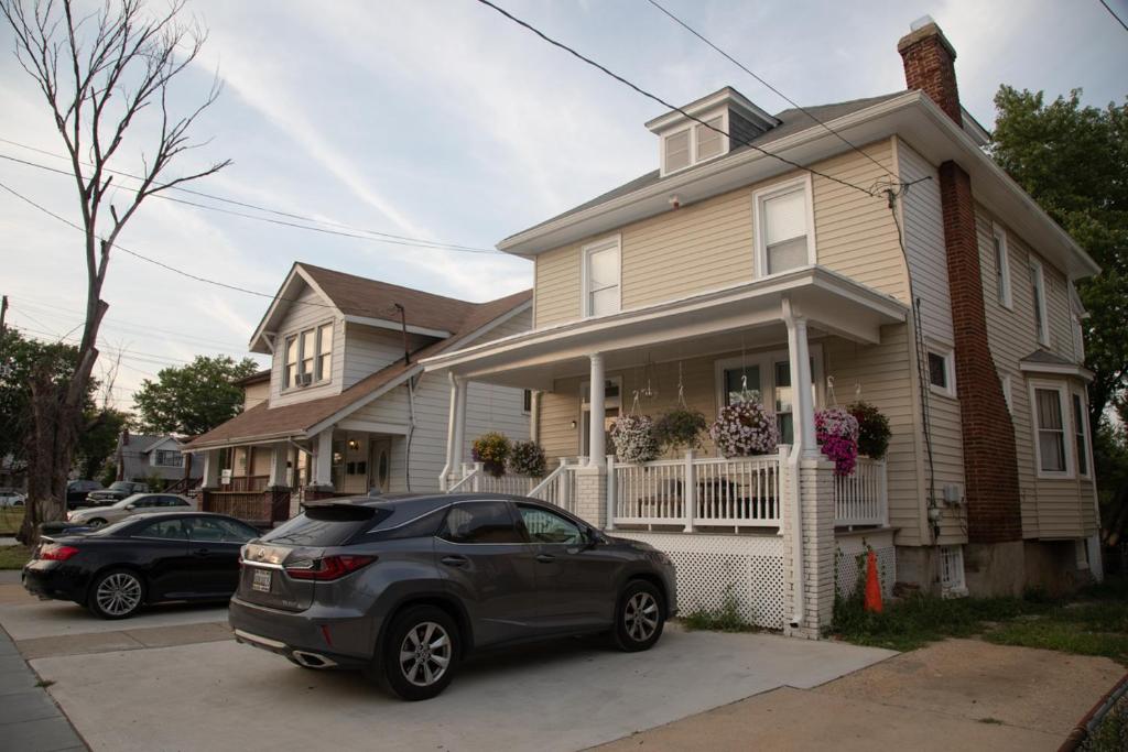 Vacation House DC image