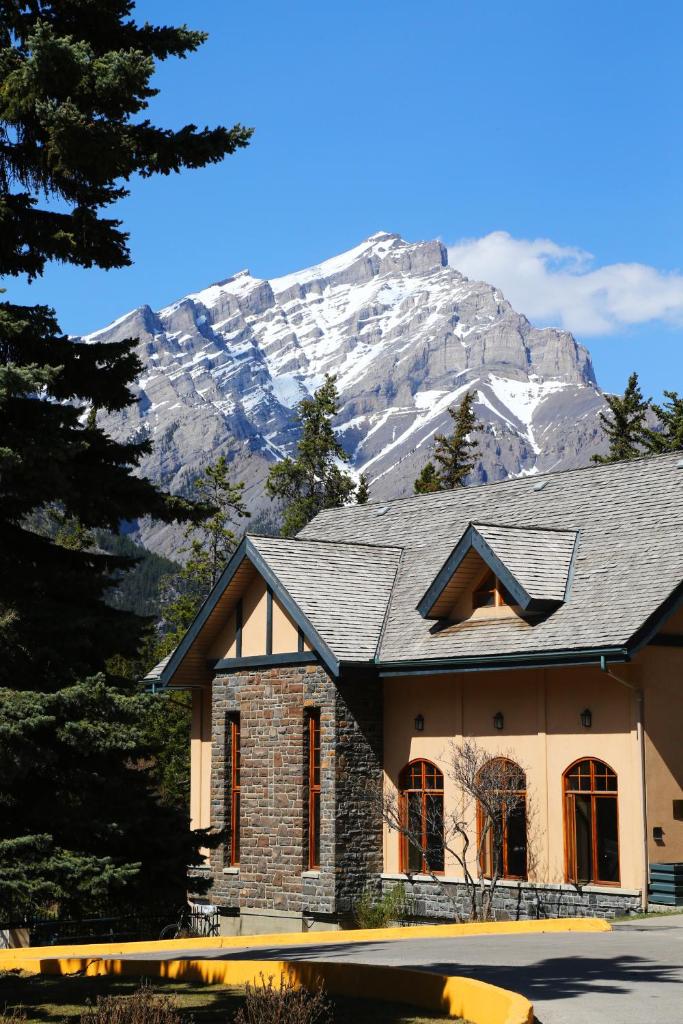 YWCA Banff Hotel photo 1