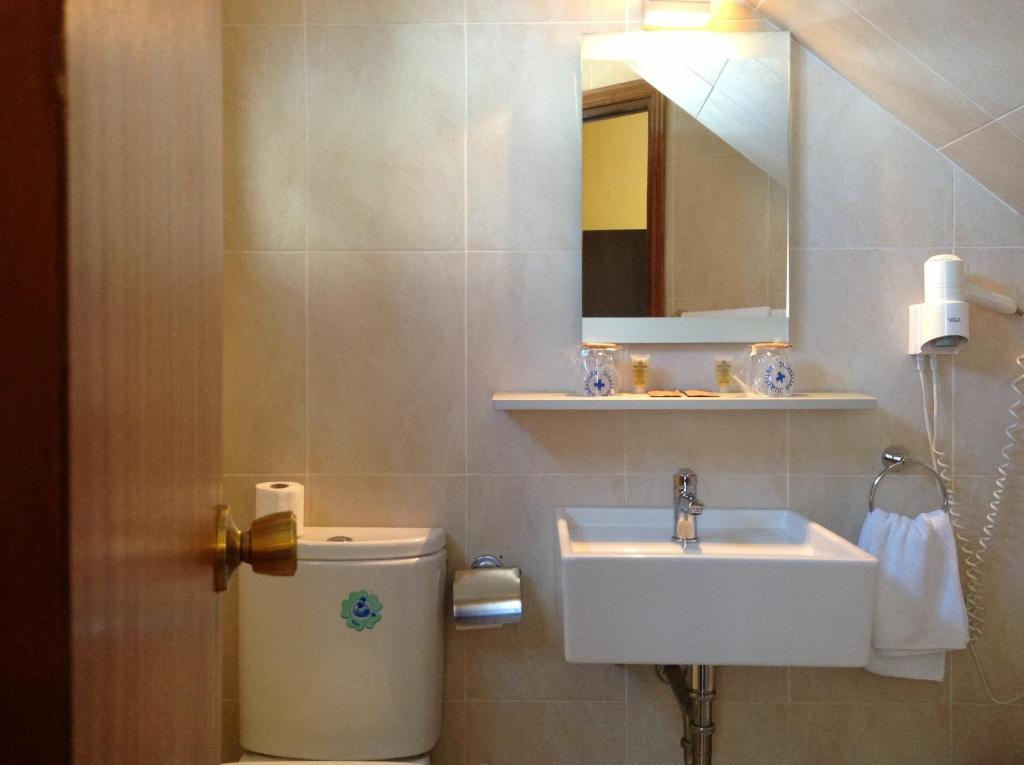 Hostal Cerezo 2 photo 3