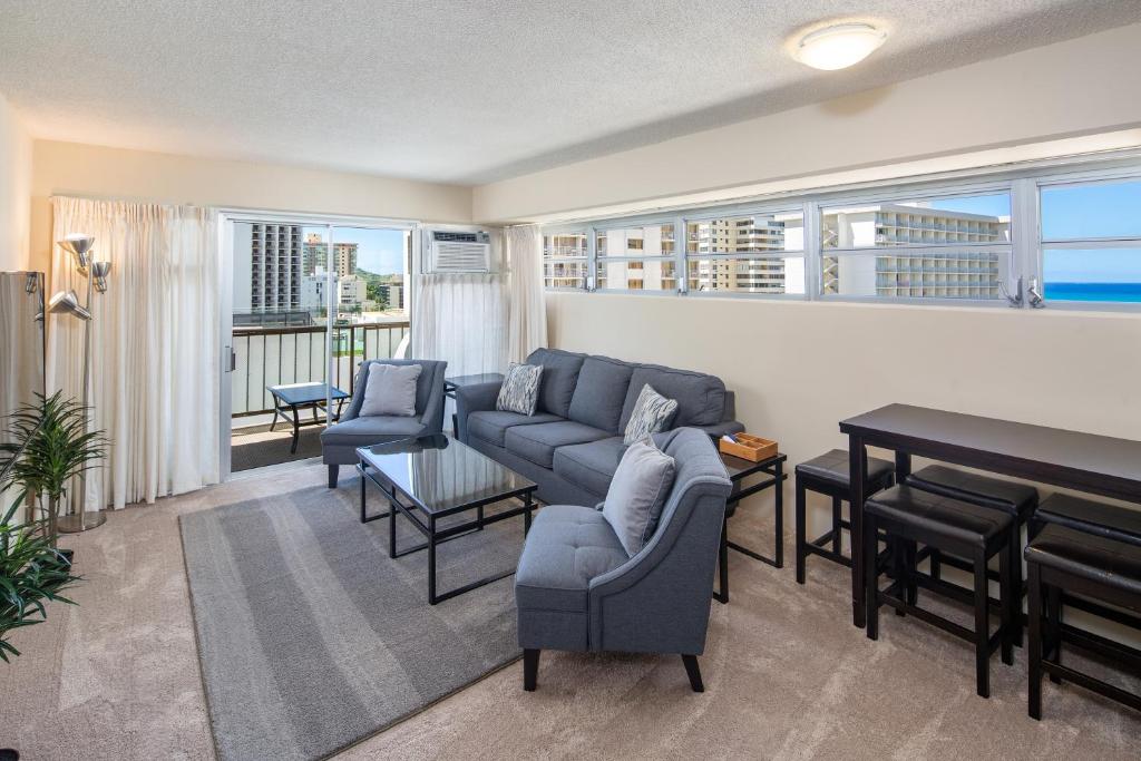 Ocean View from Lanais-2 Blocks to Waikiki Beach image