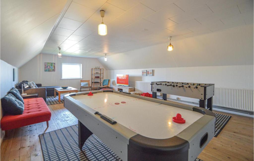 Amazing Home In Bredebro With 5 Bedrooms And Wifi photo 4
