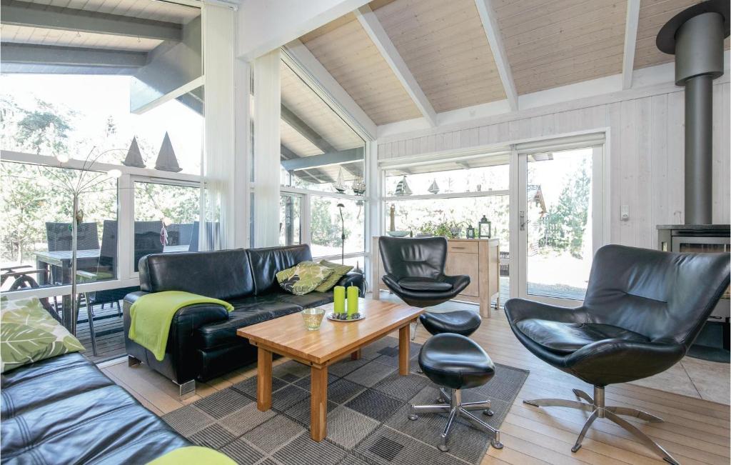 Awesome Home In Hadsund With 3 Bedrooms And Wifi photo 3