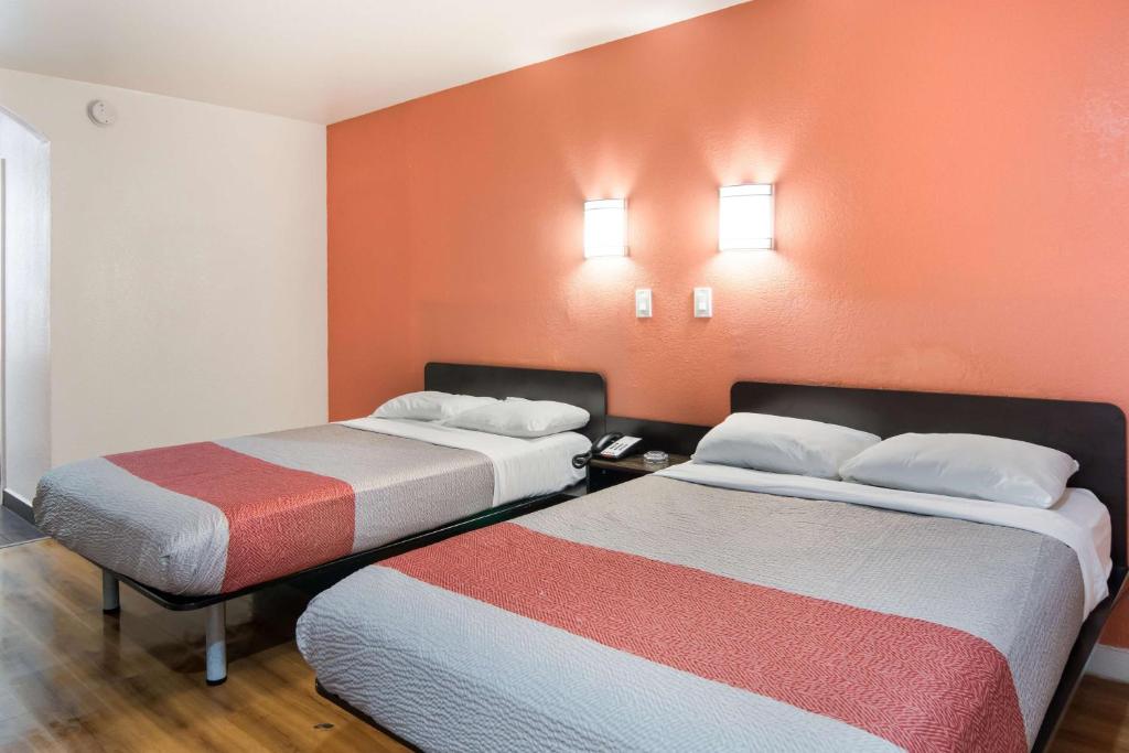 Motel 6-Fort Worth, TX - Seminary photo 2