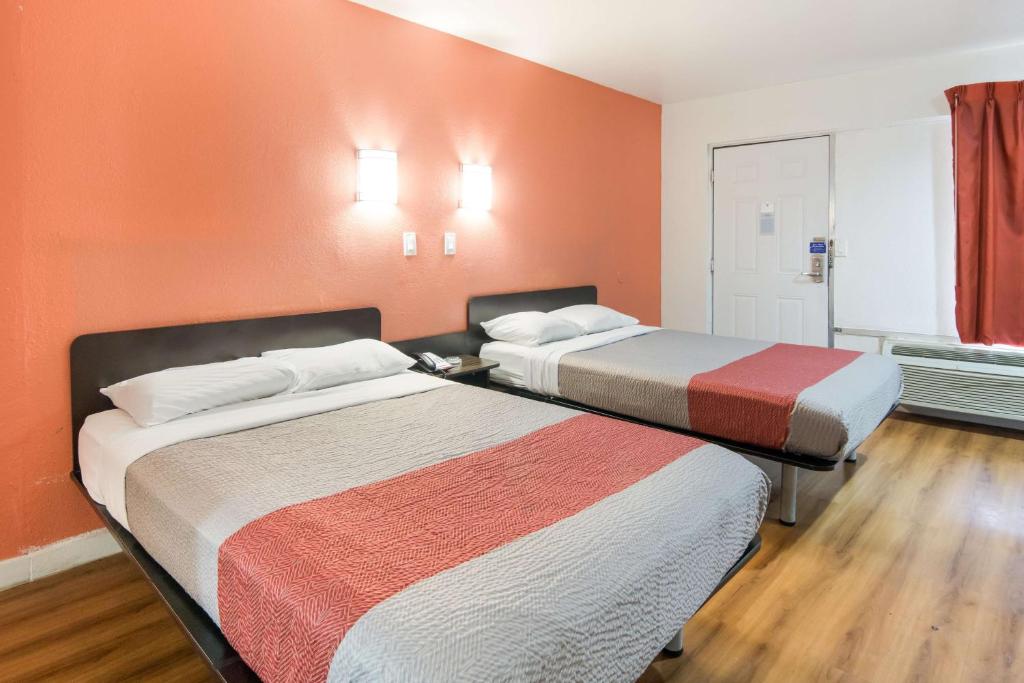 Motel 6-Fort Worth, TX - Seminary photo 4
