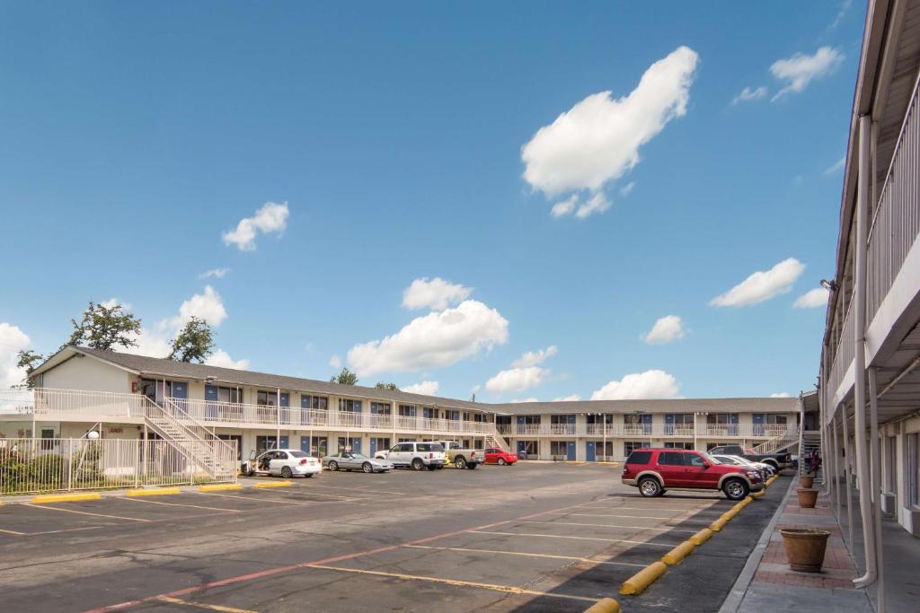 Motel 6-Fort Worth, TX - Seminary photo 1