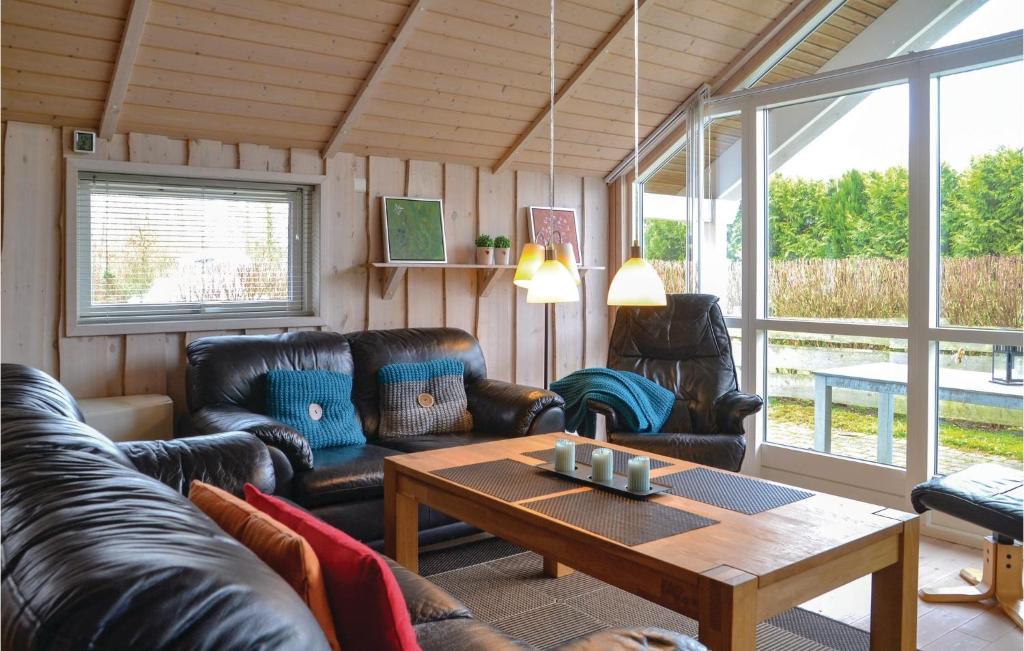 Awesome Home In Hovborg With 3 Bedrooms, Sauna And Wifi photo 2