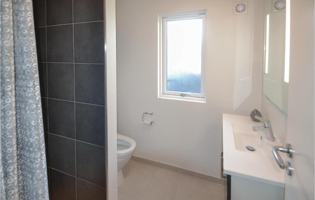 Awesome Home In Grenaa With 12 Bedrooms, Wifi And Private Swimming Pool photo 1