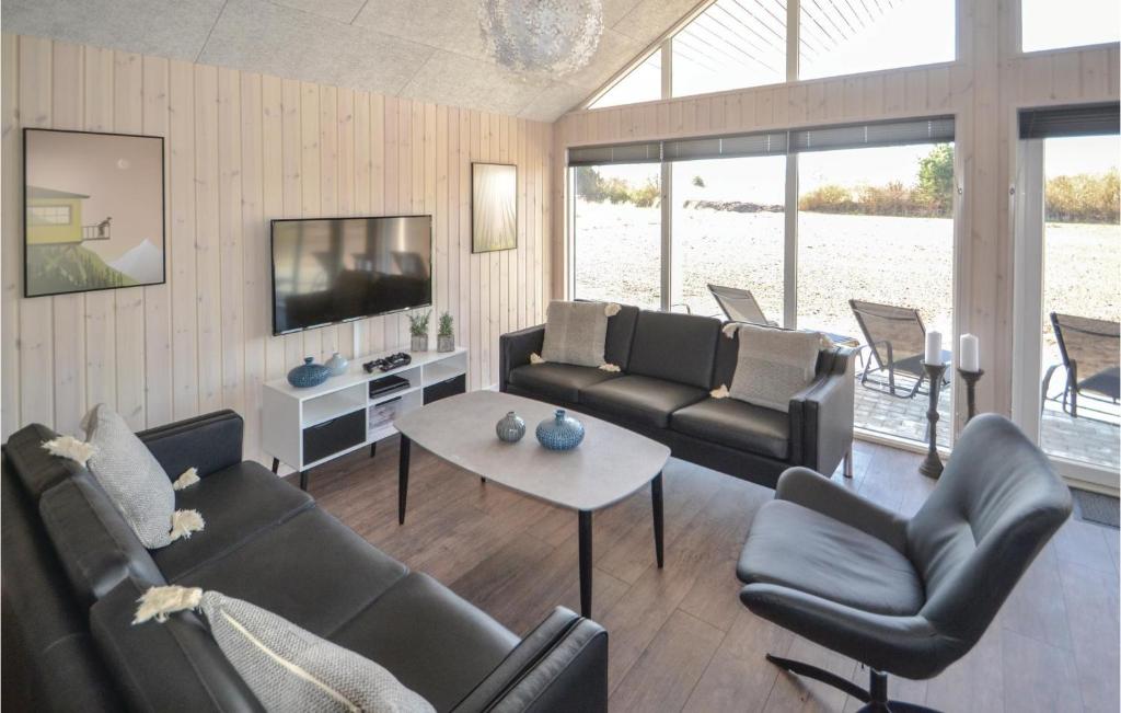 Awesome Home In Grenaa With 12 Bedrooms, Wifi And Private Swimming Pool photo 2