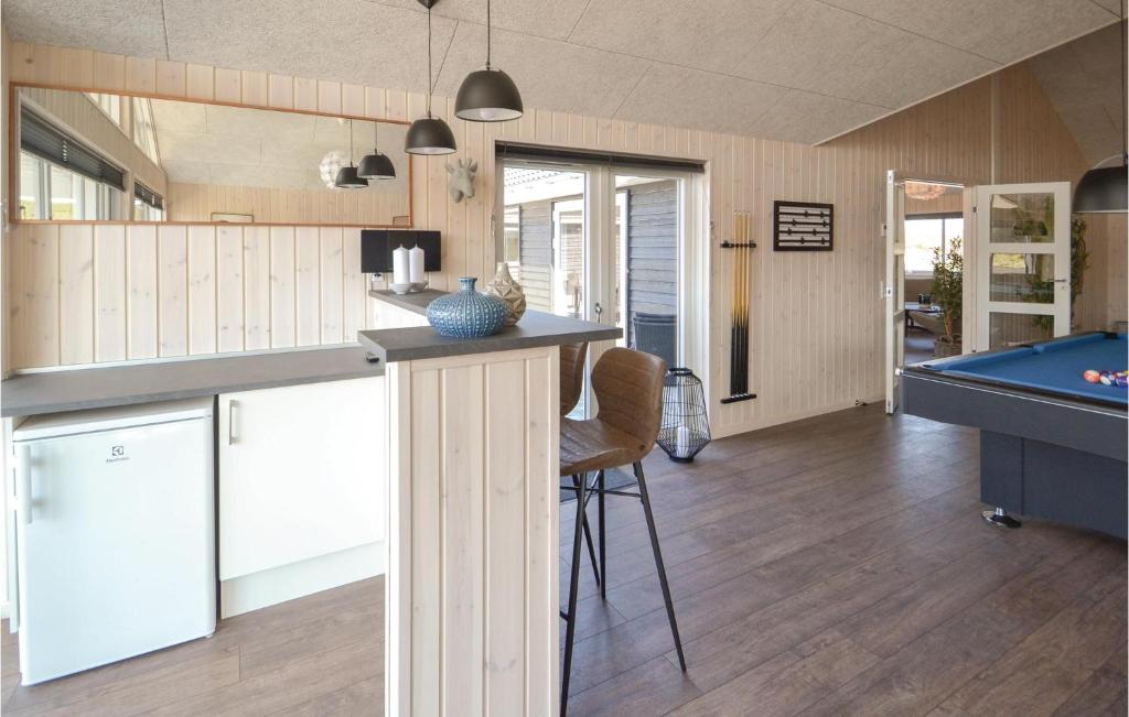 Awesome Home In Grenaa With 12 Bedrooms, Wifi And Private Swimming Pool photo 4