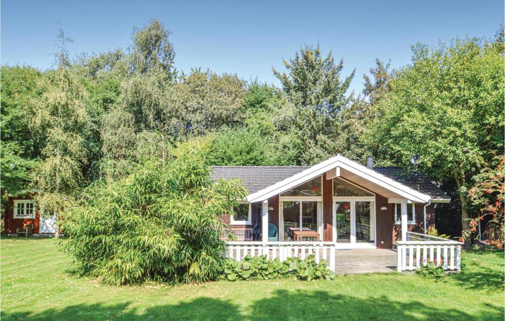 Amazing Home In Lundby With 3 Bedrooms, Sauna And Wifi