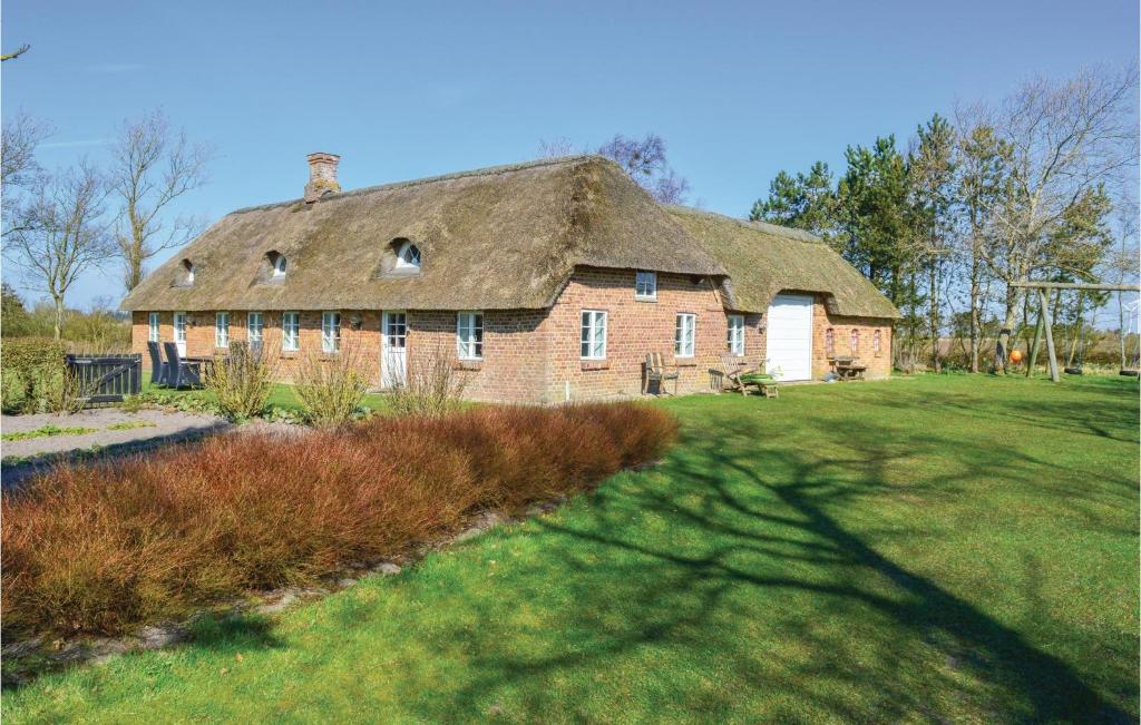 Stunning Home In Tim With 4 Bedrooms And Wifi