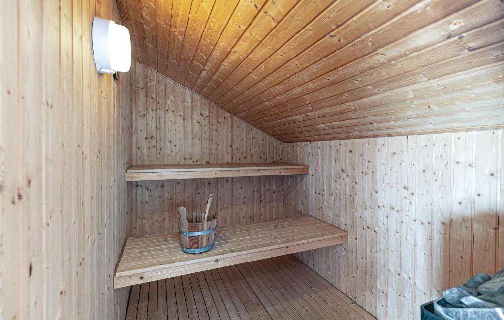 Nice Home In Nex With 4 Bedrooms, Sauna And Wifi photo 1
