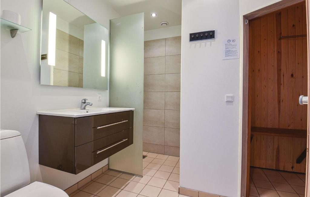 Awesome Home In Ulfborg With 2 Bedrooms, Sauna And Wifi photo 4