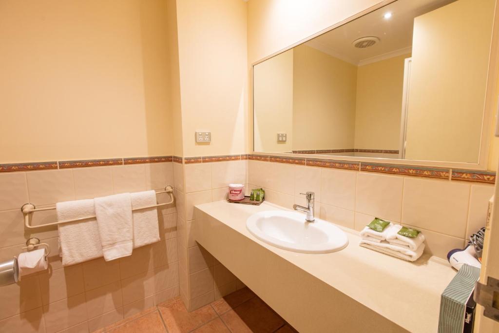 Mildura Inlander Resort - Tap to explore photos