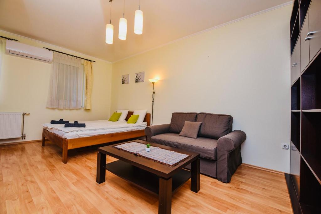 Cappuccino Apartment with Balcony and FREE PARKING - Tap to explore photos