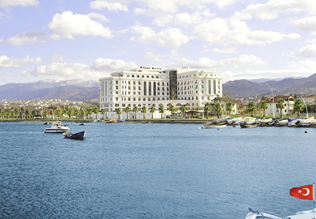 Wellborn Luxury Hotel