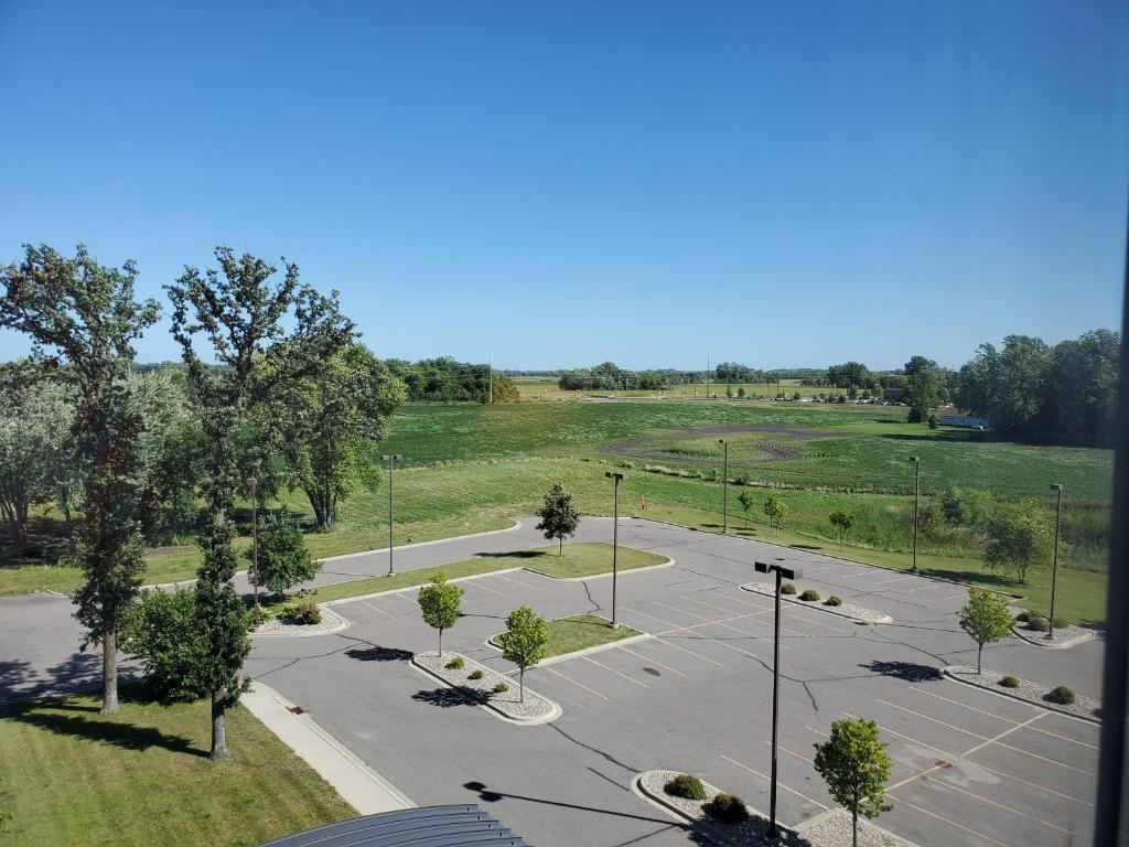 Holiday Inn Express Hotel & Suites Mankato East, an IHG Hotel photo 4