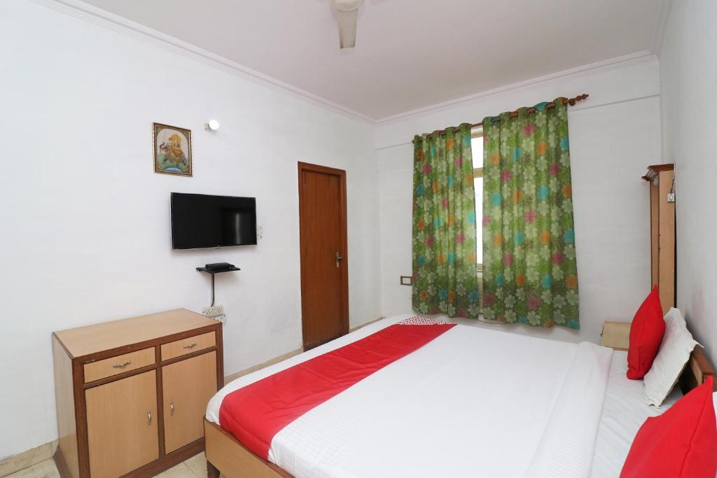 Трехместный (Классический трехместный номер), OYO 24680 Hotel Devansh