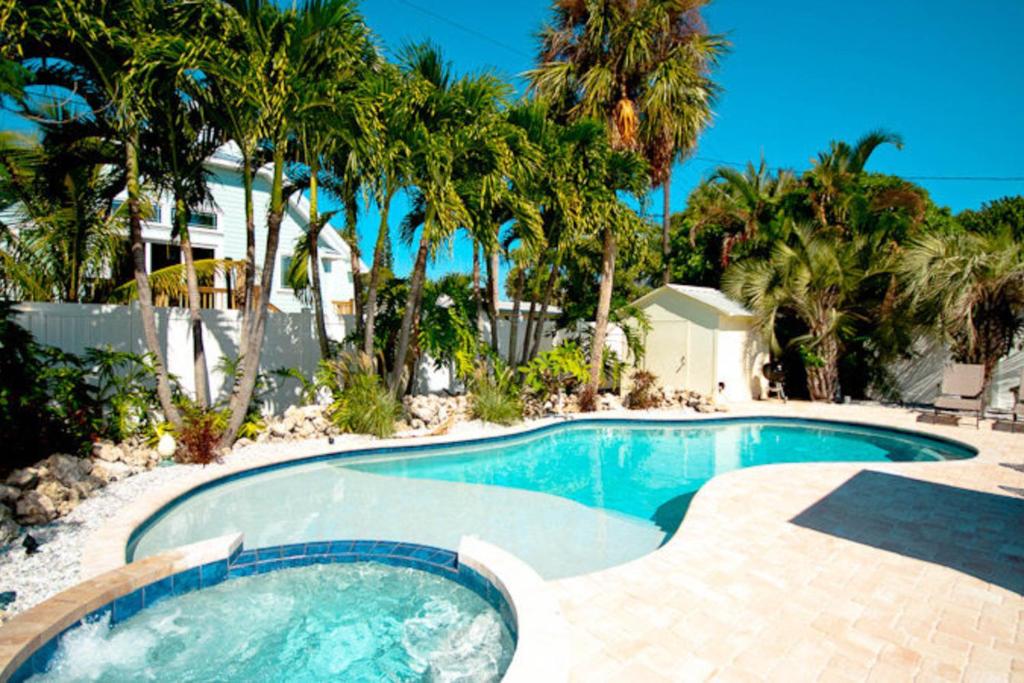 Tropical Oasis photo 4