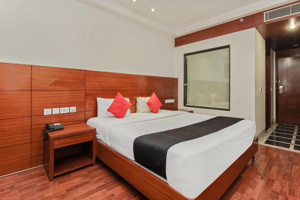 Трехместный (Трехместный номер Делюкс), Capital O 35958 Hotel Lake View