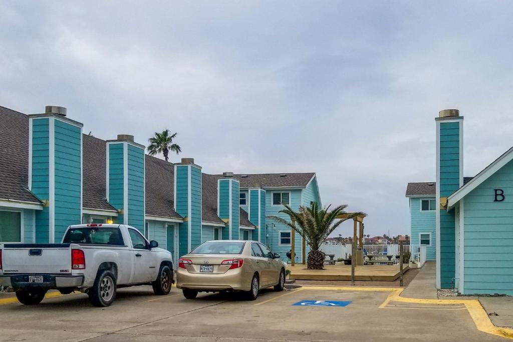 Leeward Cove photo 4