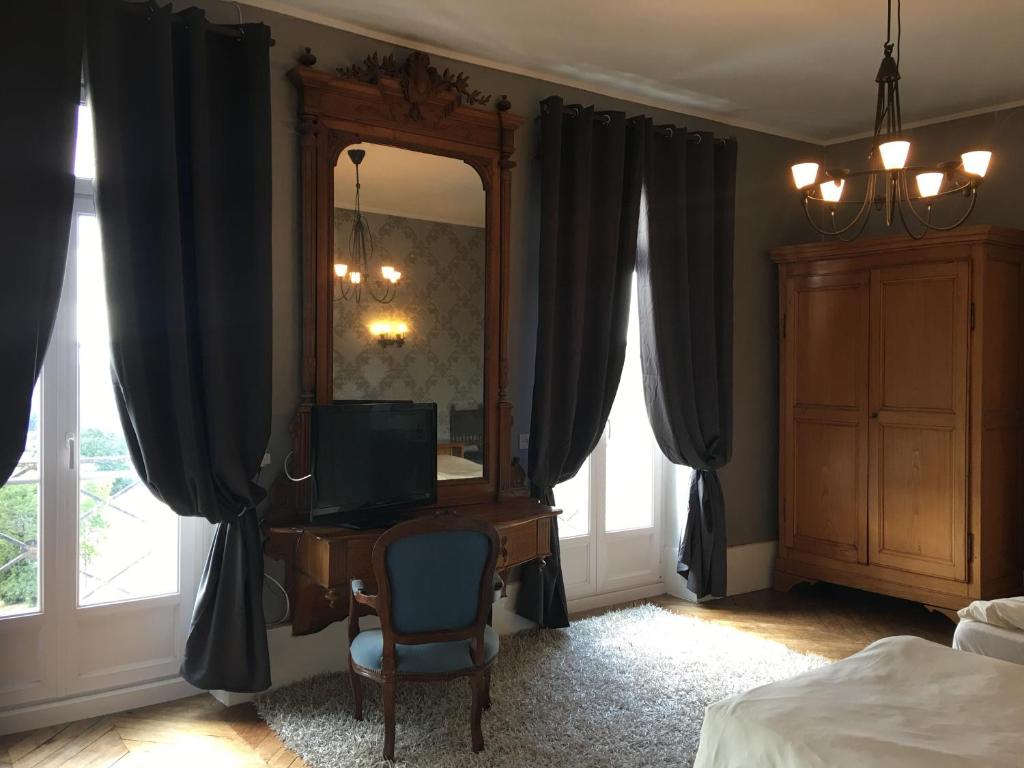 Chateau de Vareilles photo 3