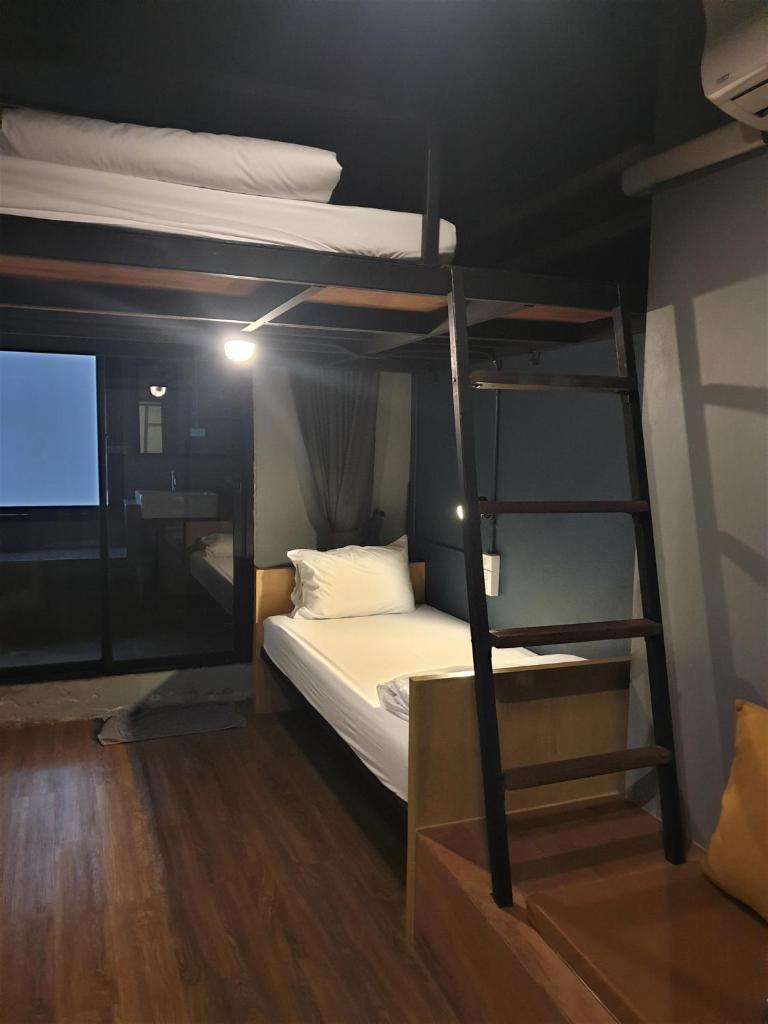 Номер (Общий номер для мужчин и женщин), Silom Space Hostel
