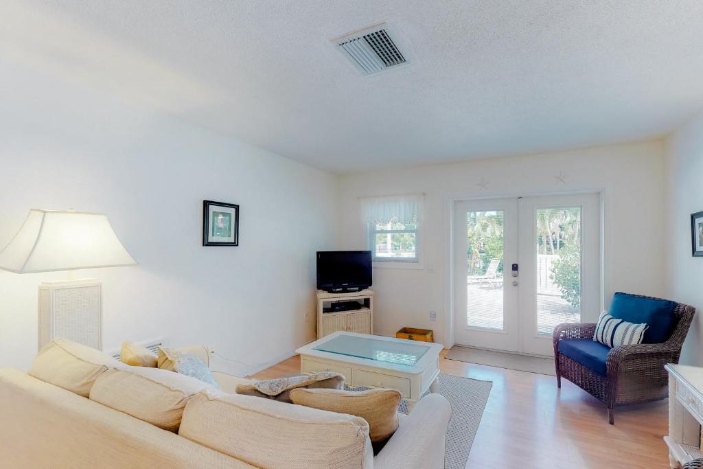 Blue Wave Villa West photo 1