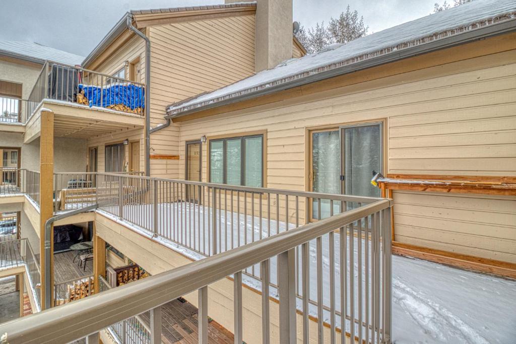 2 Bed 2 Bath Apartment in Avon photo 4