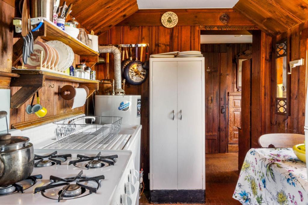 Rustic Rockport Cottage photo 3