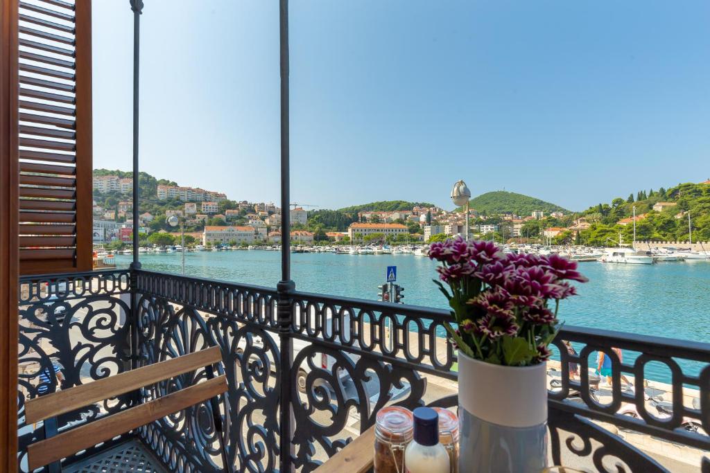 Двухместный (Двухместный номер с 1 кроватью и балконом, вид на море), Boutique Villa Root
