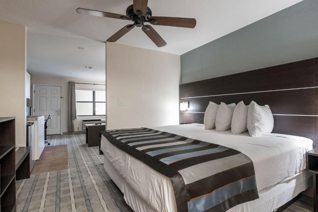 Baymont by Wyndham Punta Gorda/Port Charlotte photo 2