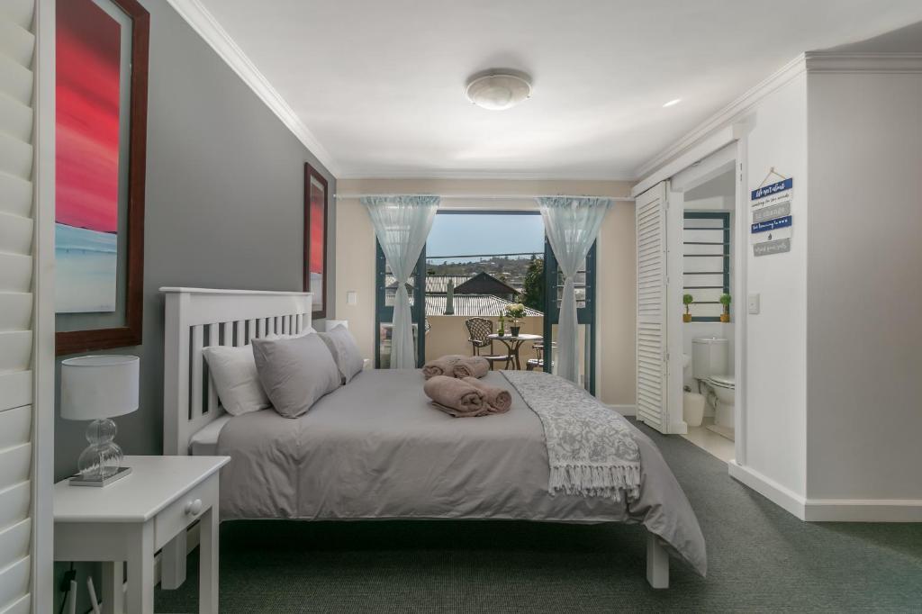 Blue Moon Apartments photo 2