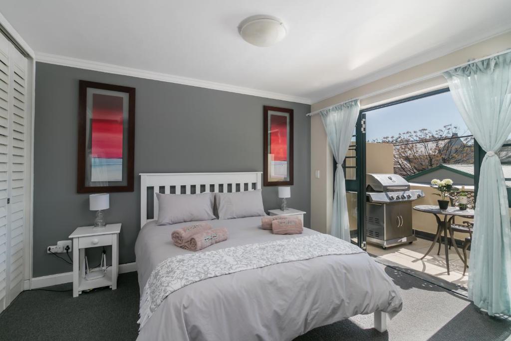 Blue Moon Apartments photo 1