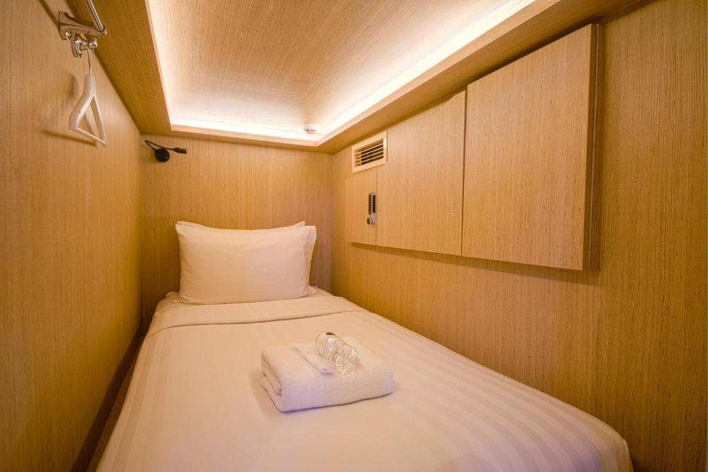 Двухместный (Частный номер с 2 односпальными кроватями-капсулами), Cube Boutique Capsule Hotel @ Kampong Glam