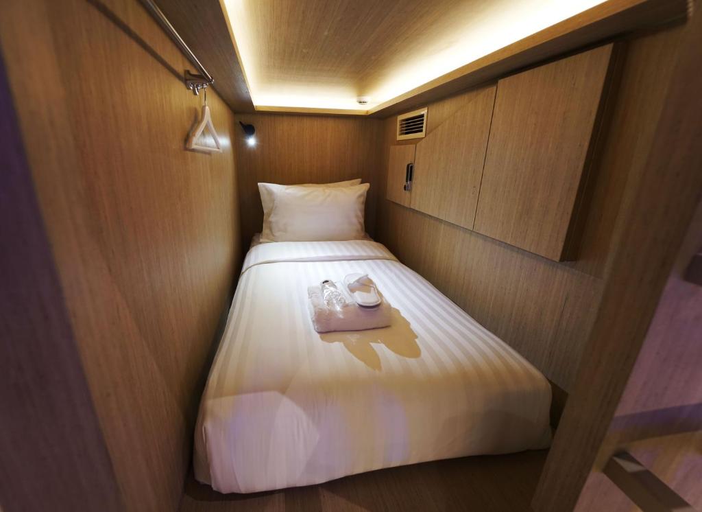 Двухместный (Частный номер с 2 односпальными кроватями-капсулами), Cube Boutique Capsule Hotel @ Kampong Glam