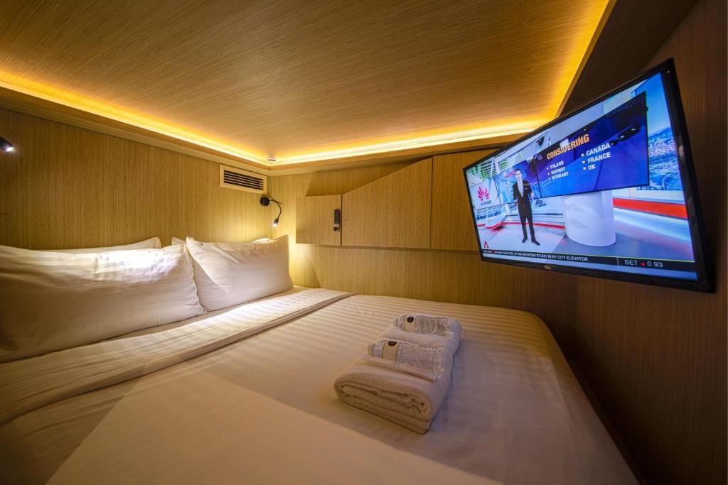 Четырехместный (Частный номер с 2 кроватями-капсулами размера «queen-size»), Cube Boutique Capsule Hotel @ Kampong Glam