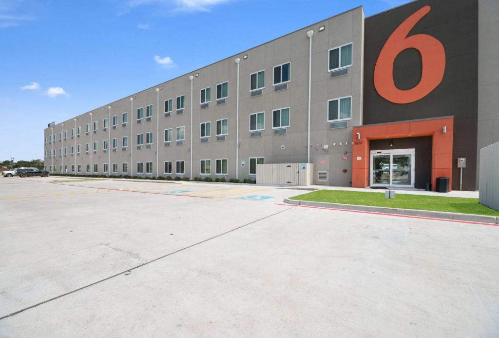 Motel 6-Corpus Christi, TX photo 1