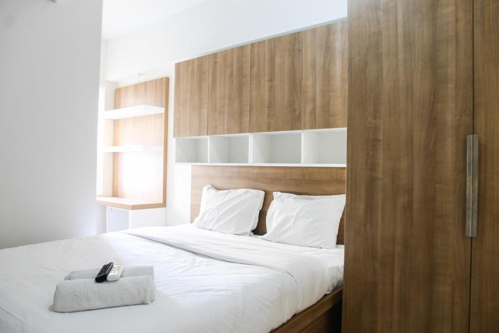 2BR with Sofa Bed at Springlake Summarecon Apartment By Travelio