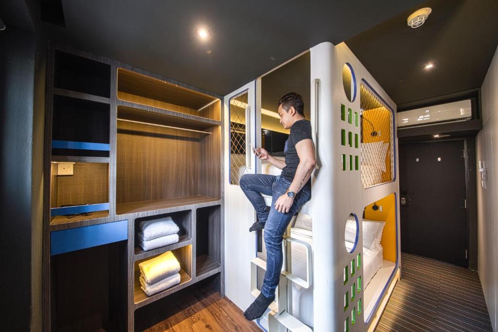 Четырехместный (Deluxe Quadruple Room with Gaming PC), Yes Chinatown Point Hotel