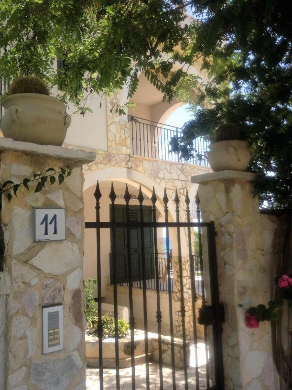 Villa Ceni - Appartamenti con camere, cucina, wc e terrazza sul mare in villa con piscina, giardino e parcheggio photo 4
