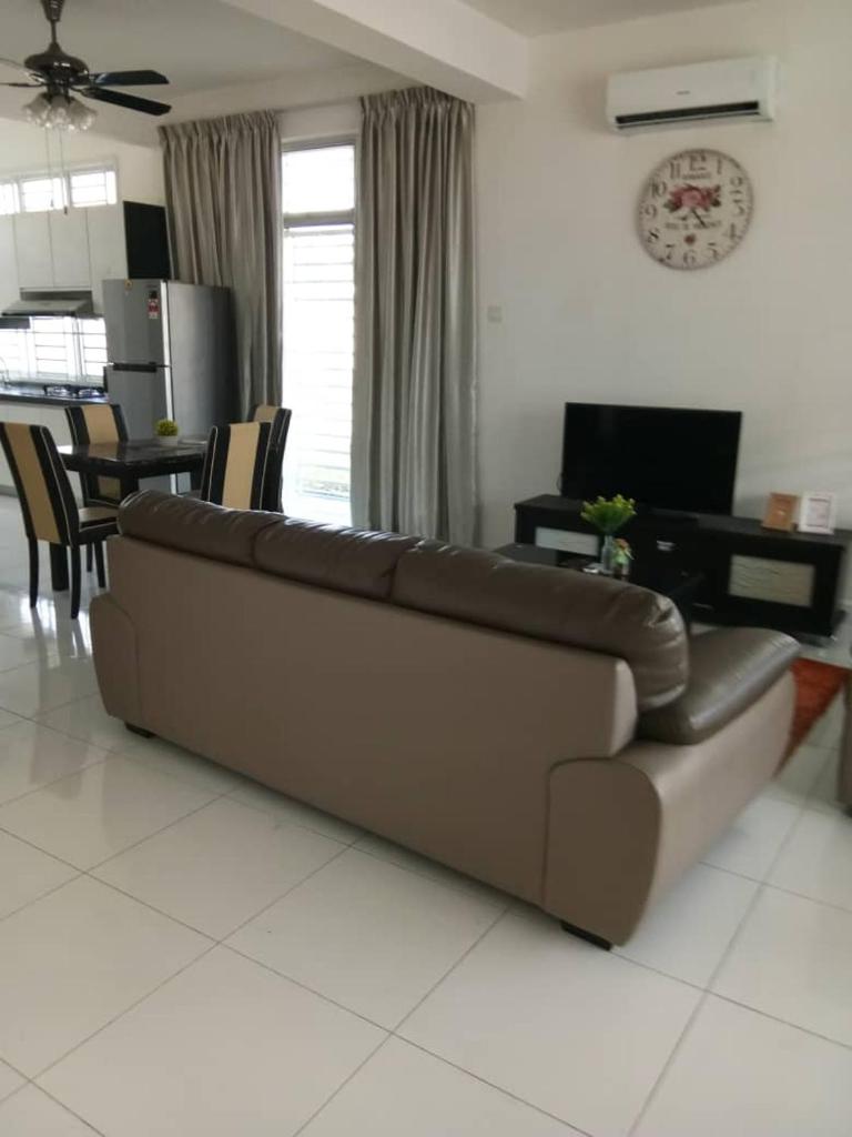 Cozy Homestay Desaru Family, Pool & Parking photo 4