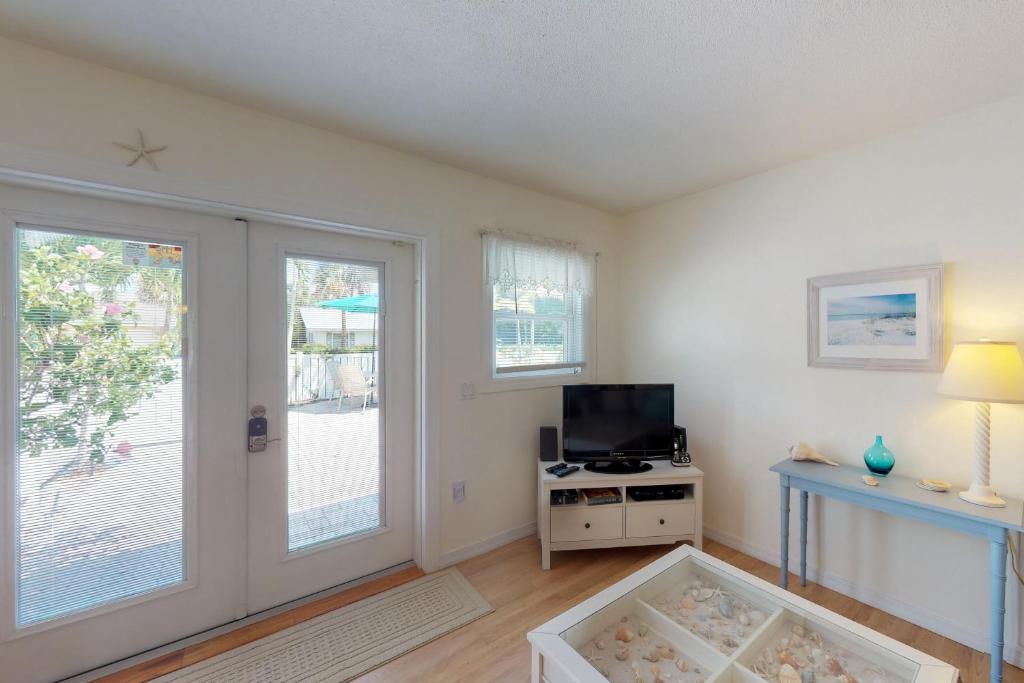 Blue Wave Villa East photo 3