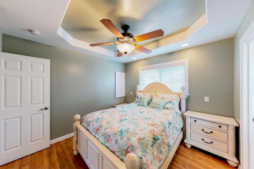Long Island Village Unit 424 photo 2
