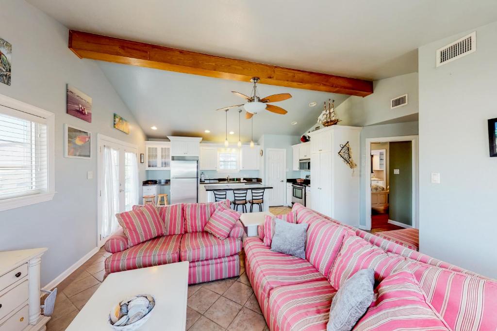 Long Island Village Unit 424 photo 4
