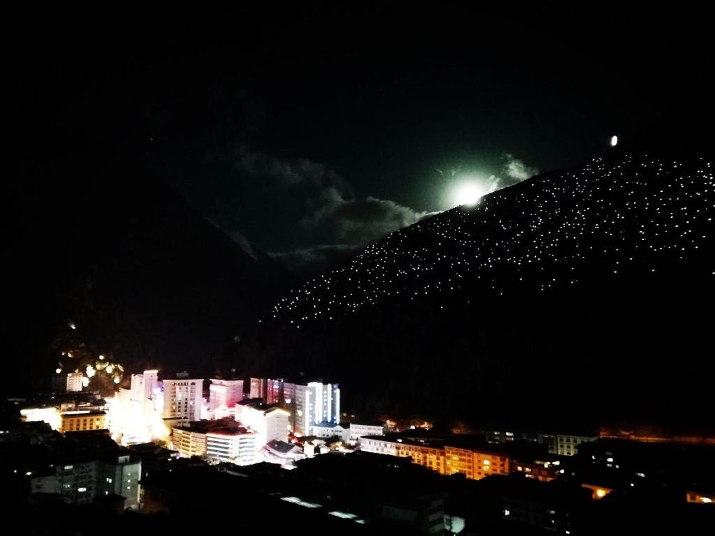 Kangding Guozhuang Nan Wu Hao Boutique Inn photo 1