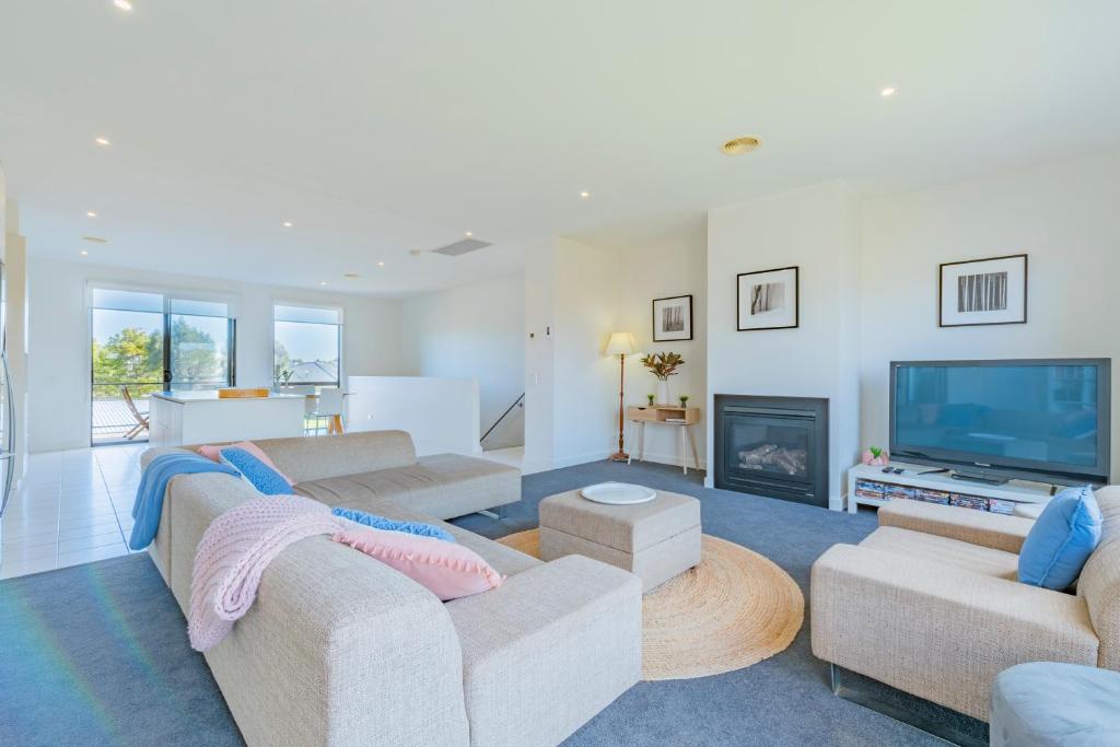 3 Bedroom Townhouse - Pool and Tennis Court Access photo 2